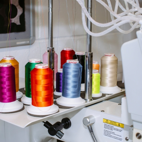 Multicoloured spools on an overlocker