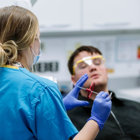 15/12/21.Homeless people receive dental treatment ..All Rights Reserved - Helen Yates- T: +44 (0)7790805960.Local copyright law applies to all print & online usage. Fees charged will comply with standard space rates and usage for that country, region or state.