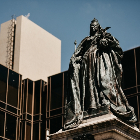 Statue of Queen Victoria with Civic offices in the background 