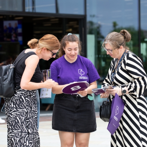 Student ambassador talking and helping visitors - Open Day 2023