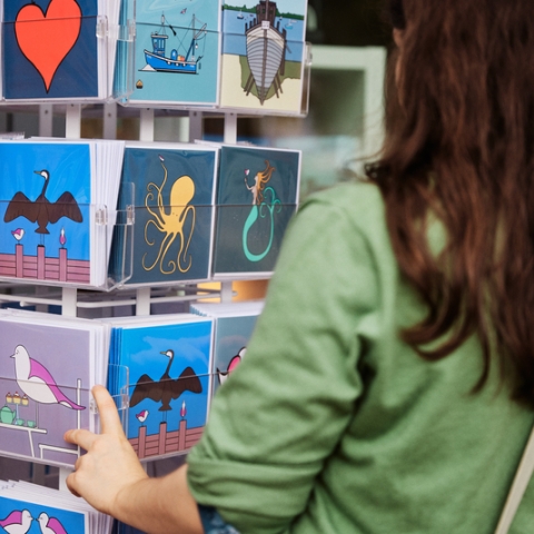 Woman shopping for postcards outside entrance of Hotwalls Studios
Hot Walls - City Guide 2022