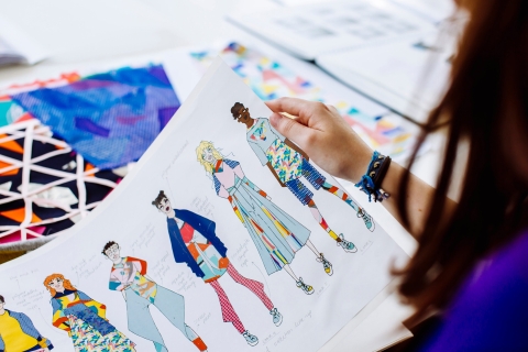 fashion-student-holding-sketches