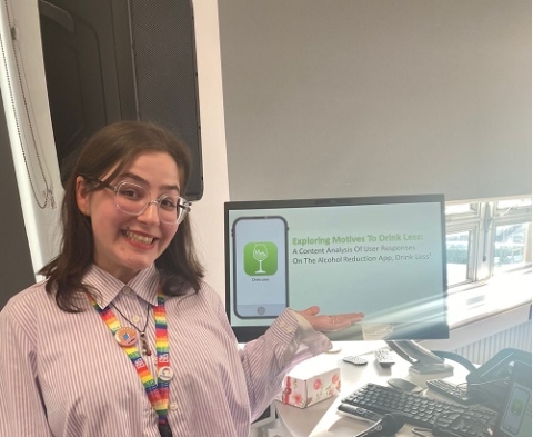 Lucille the blog writer presenting her work