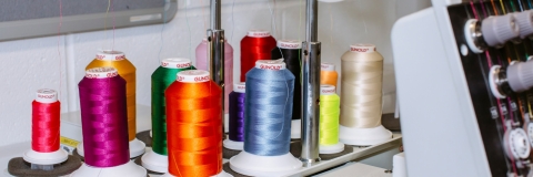 Multicoloured spools on an overlocker