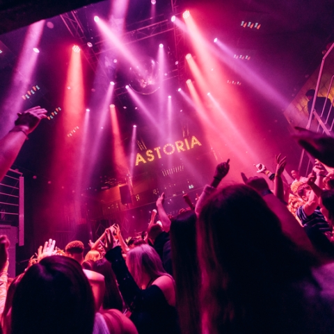 Stage lightsAstoria - City Guide 2022
